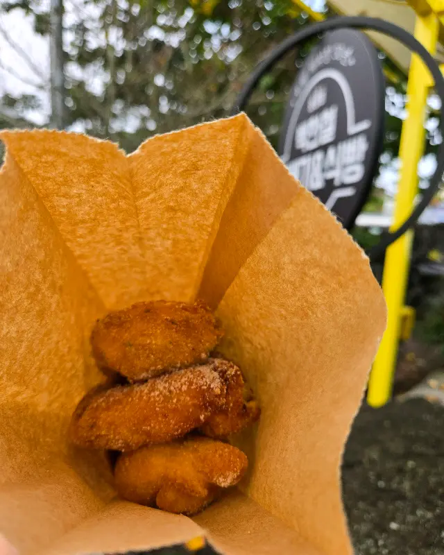 먹음직스러운 꽈배기들