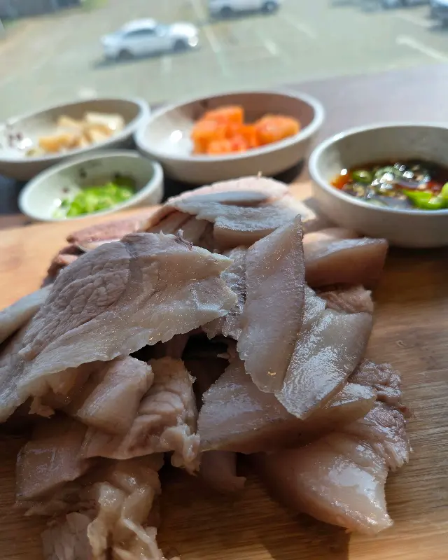 식당 내부의 모습, 넓고 쾌적한 공간이 인상적이다.