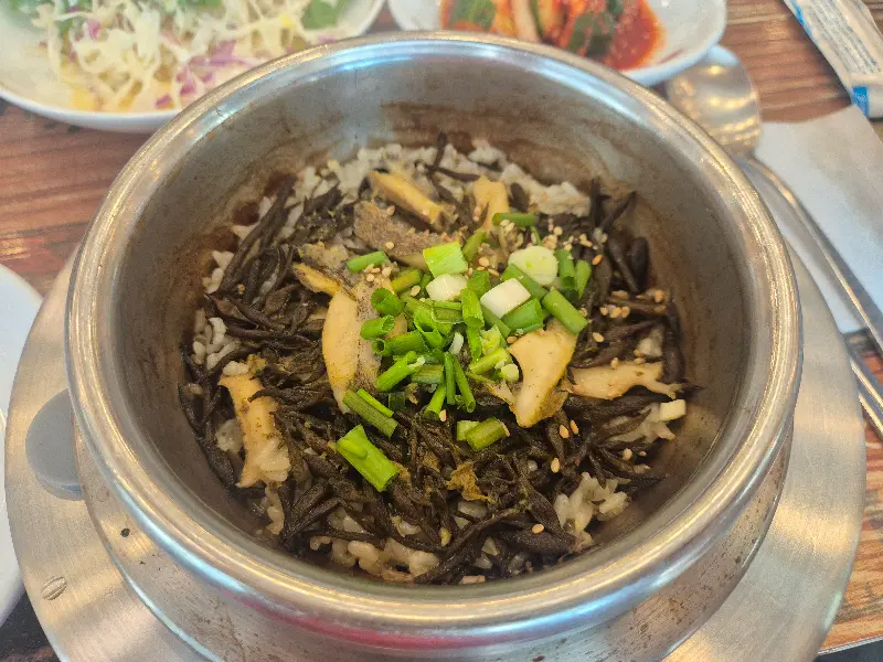 고소한 톳과 신선한 전복의 조화