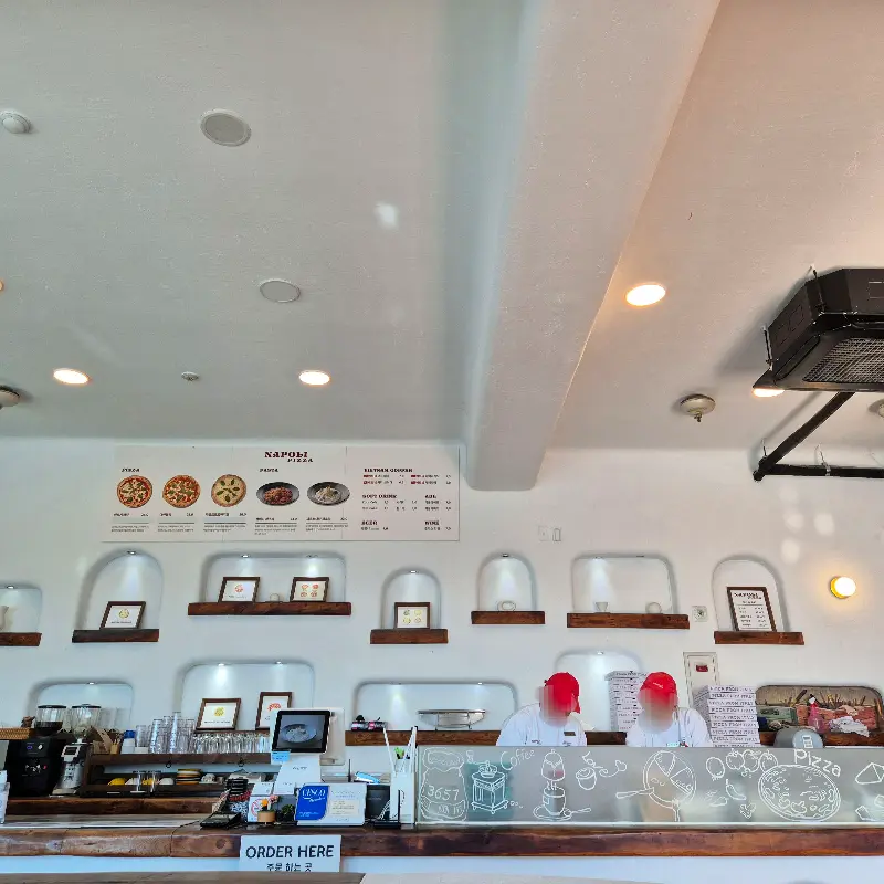 산토리니풍의 외관