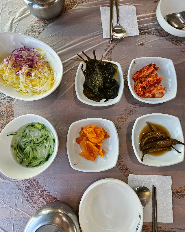 정갈하게 차려진 밑반찬