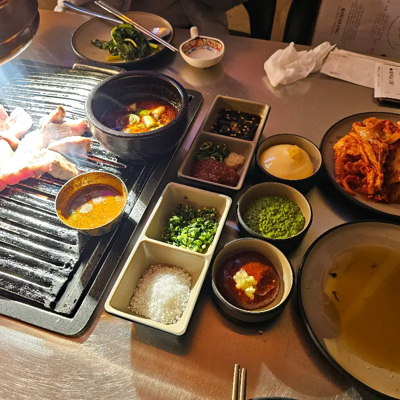 다양한 곁들임 메뉴