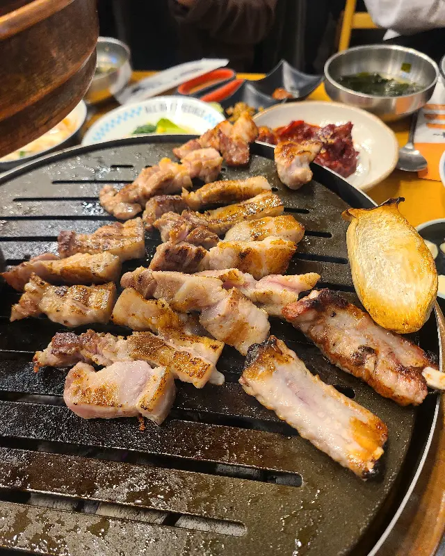 잘 구워진 오겹살