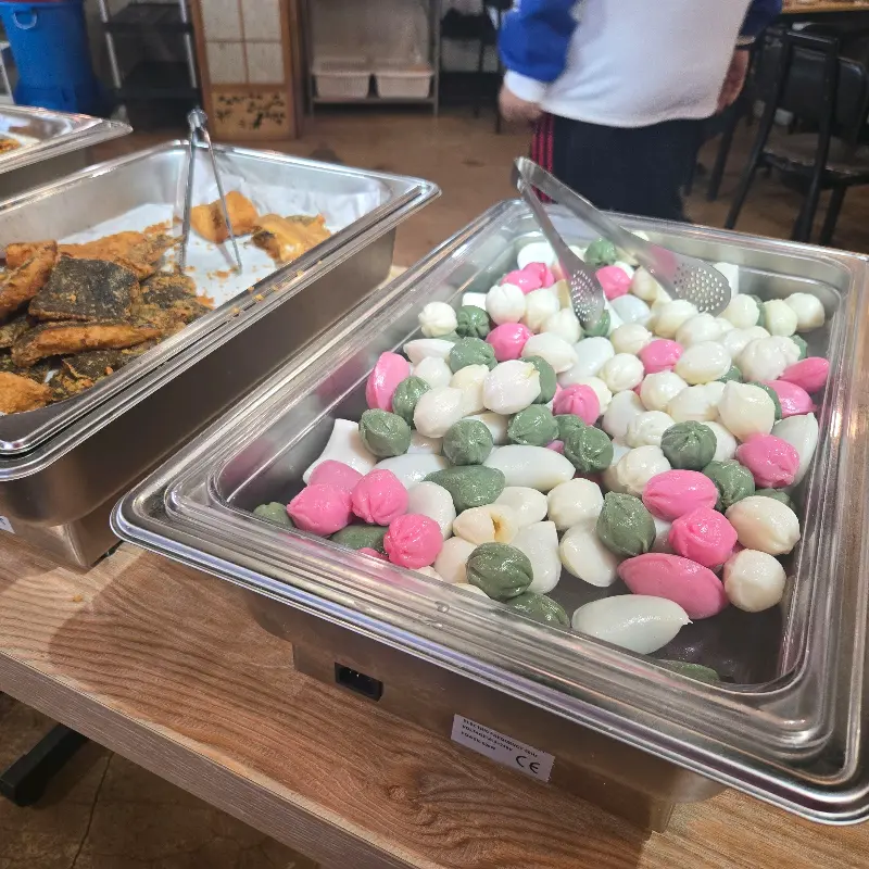 다채로운 색감의 떡볶이