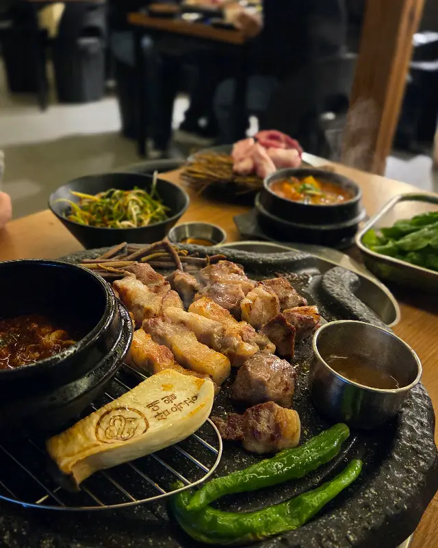 흑돼지 근고기 한 상 차림