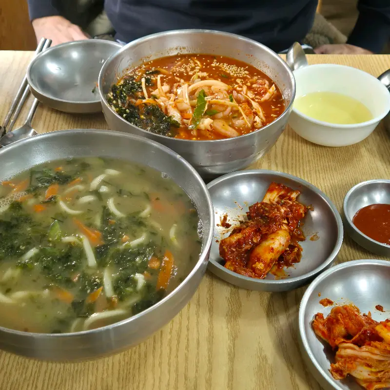 해물칼국수와 보말칼국수