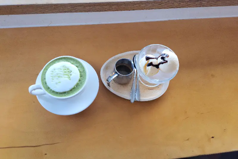 말차라떼와 디저트