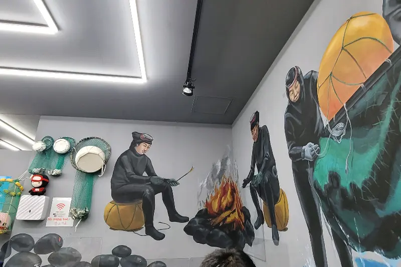 해녀들의 삶을 엿볼 수 있는 벽화