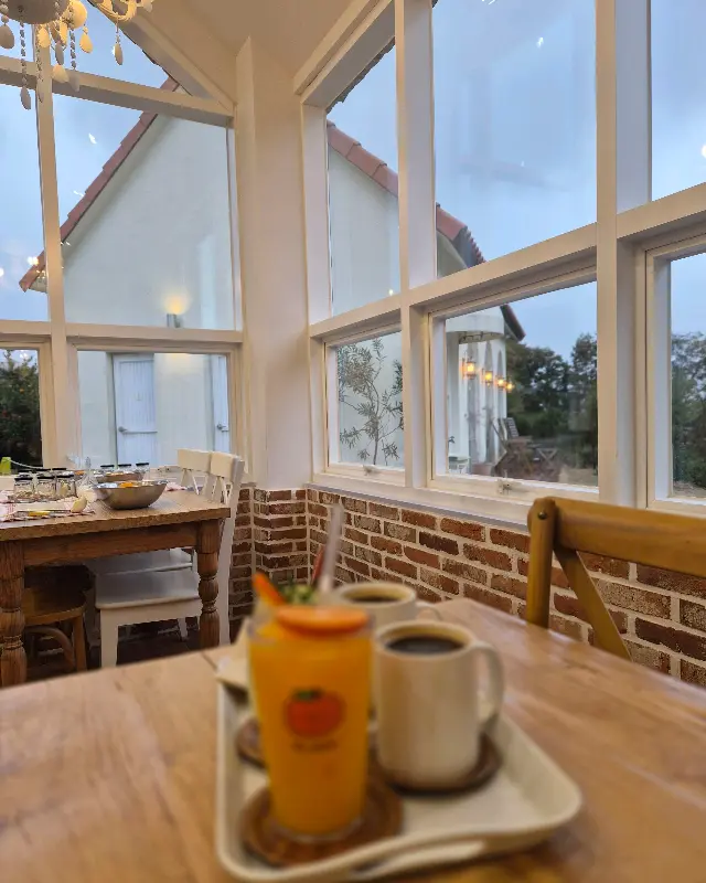 상큼한 귤이 올라간 디저트