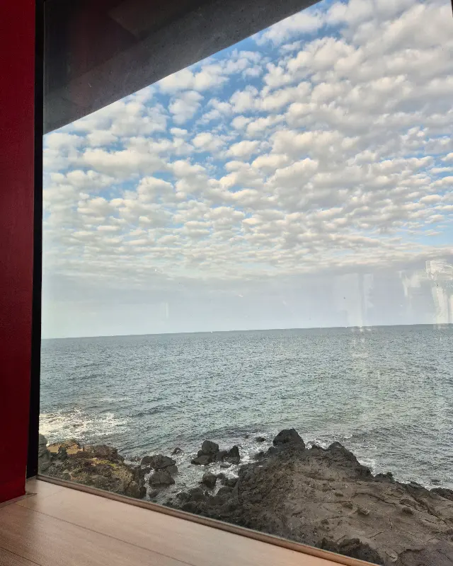카페에서 바라본 오션뷰