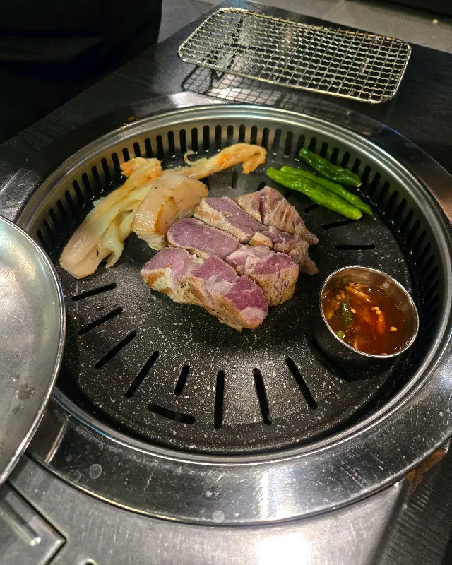 맛있게 구워진 흑돼지