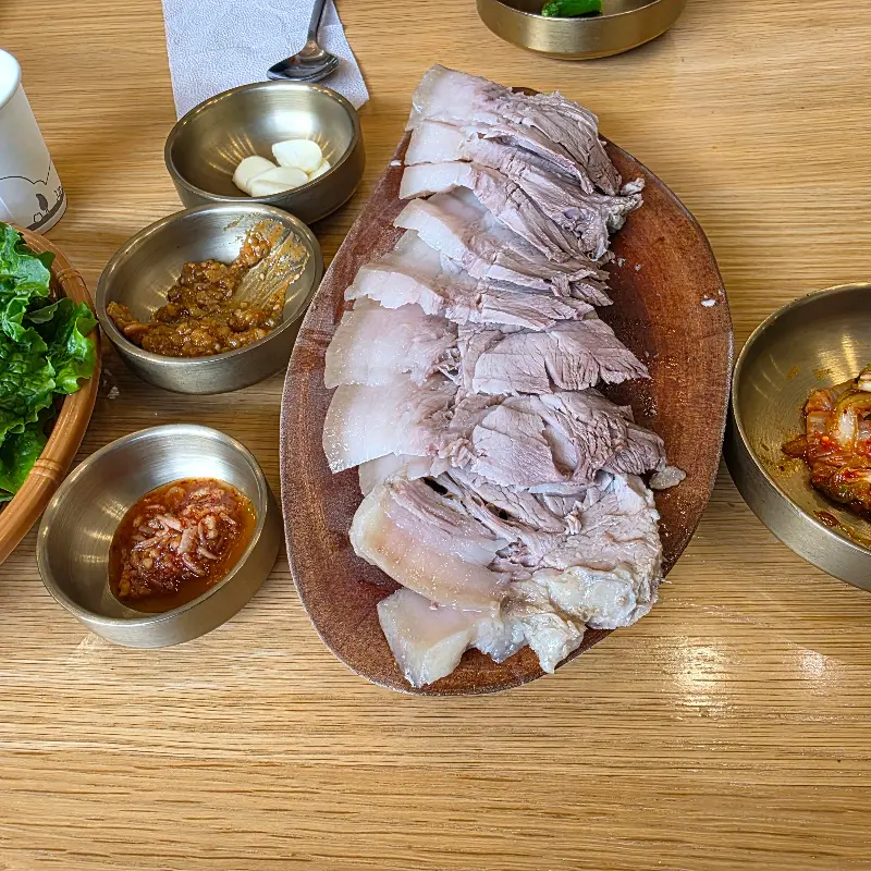 돔베고기 한 상 차림