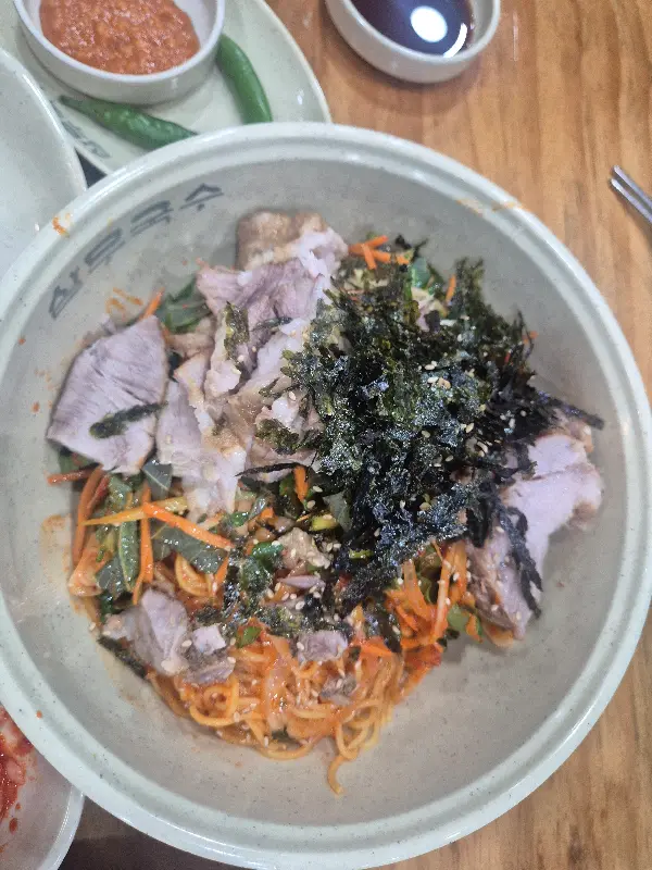 비빔국수의 모습