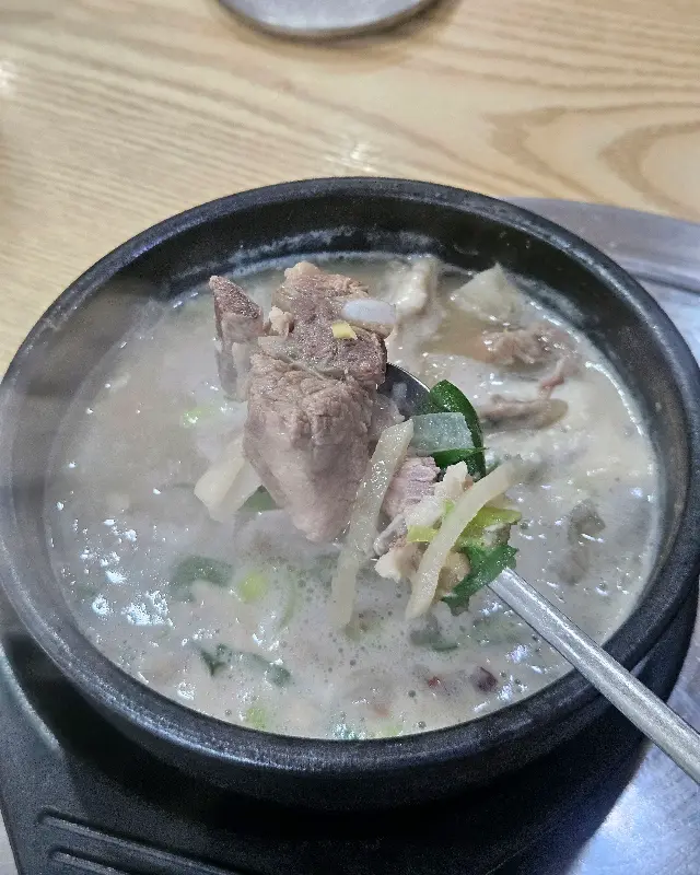 접짝뼈국 속 살코기