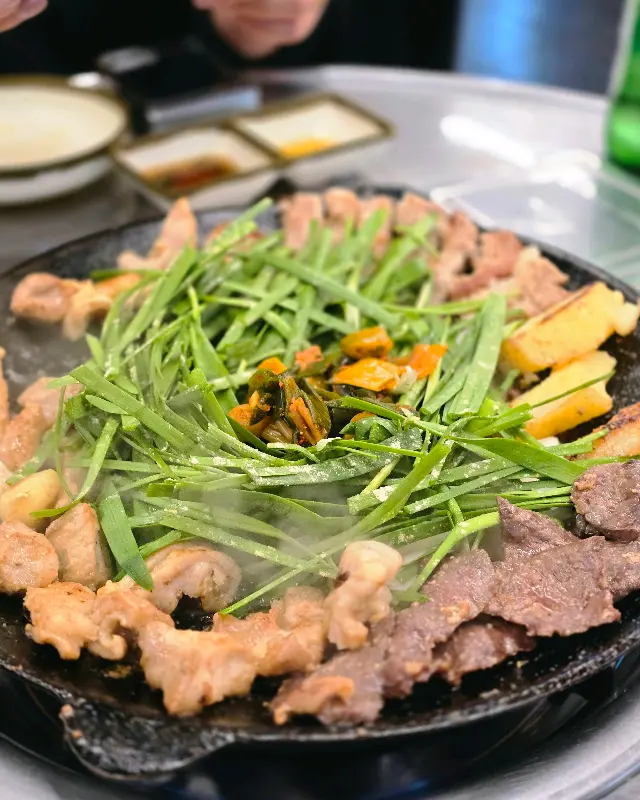 곱창과 부추, 대파김치의 환상적인 조합