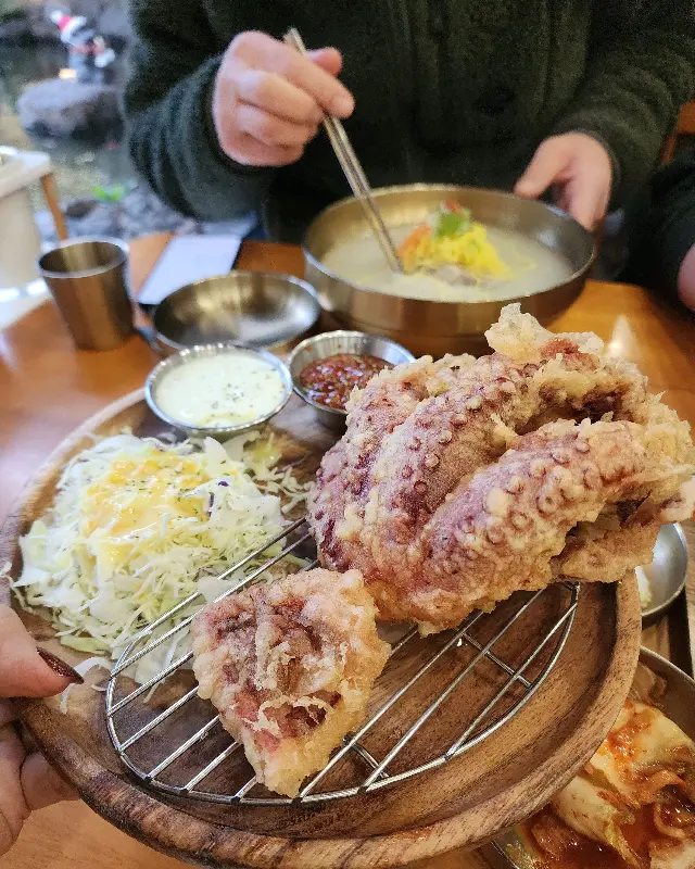 왕문어튀김과 고기국수