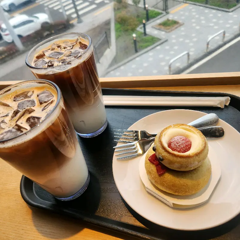 흑임자 라떼와 디저트