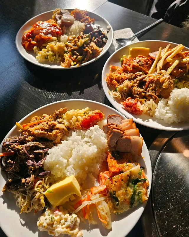 푸짐하게 차려진 한 상