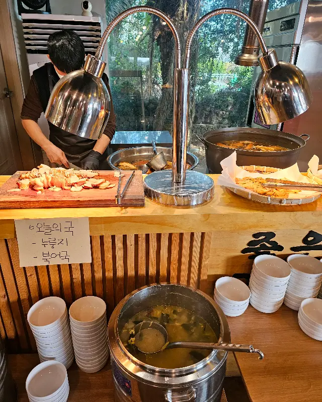 따뜻하게 유지되고 있는 돔베고기