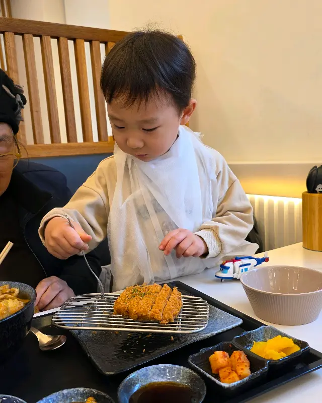 아이도 맛있게 먹는 우동과 돈까스