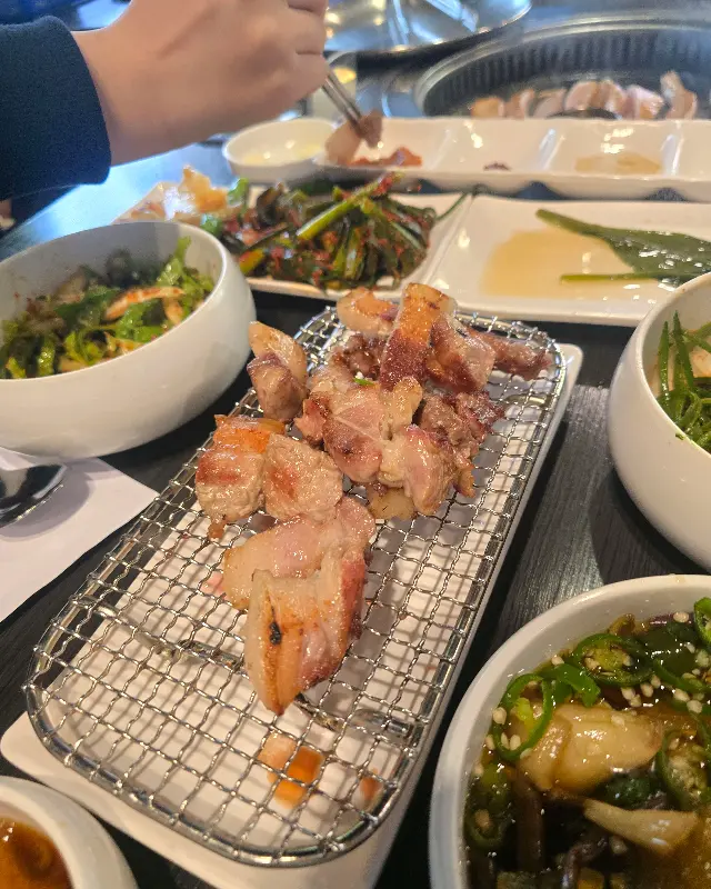 잘 구워진 흑돼지