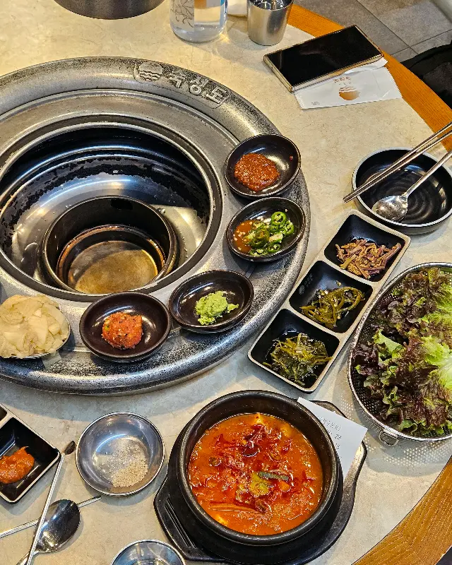 숙성도 함덕점의 다채로운 곁들임 찬