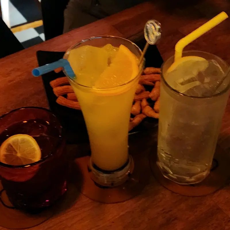 다채로운 색감의 칵테일