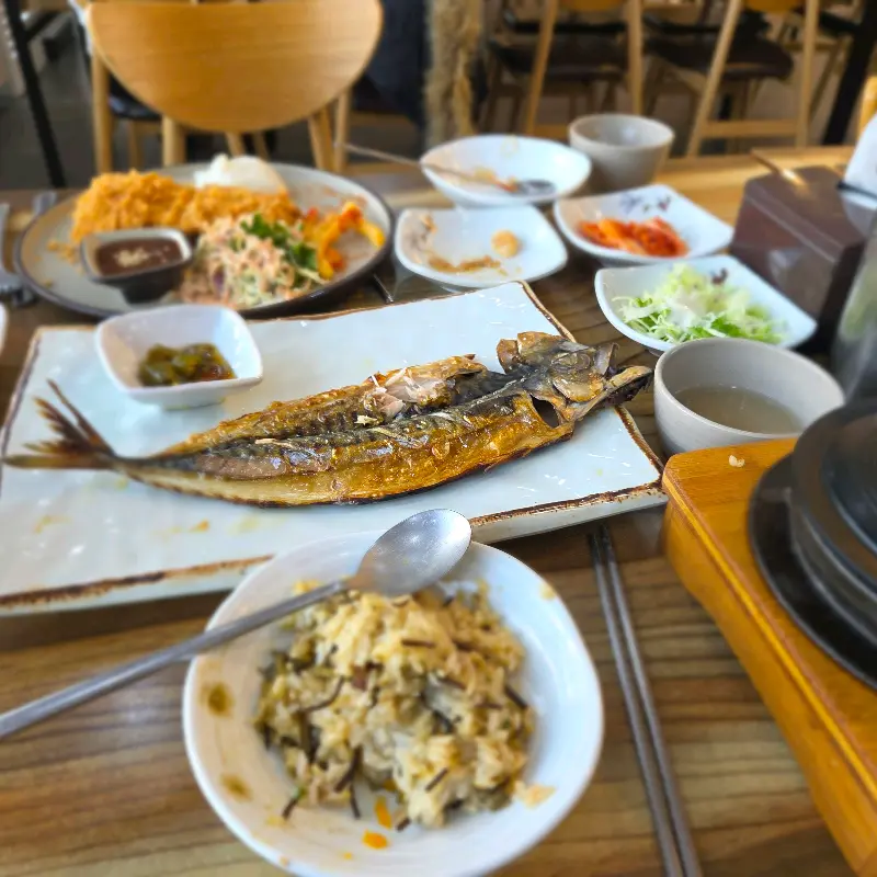 푸짐한 고등어 한 상 차림