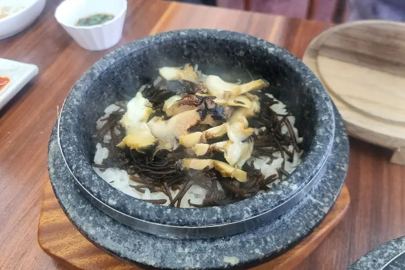 다양한 솥밥 메뉴