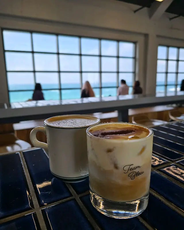 팀블로우 내부에서 바라본 오션뷰