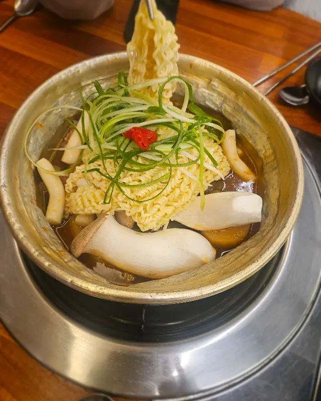 라면 사리를 추가한 매운갈비찜