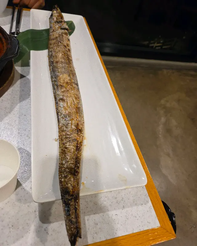 윤기가 좔좔 흐르는 갈치구이