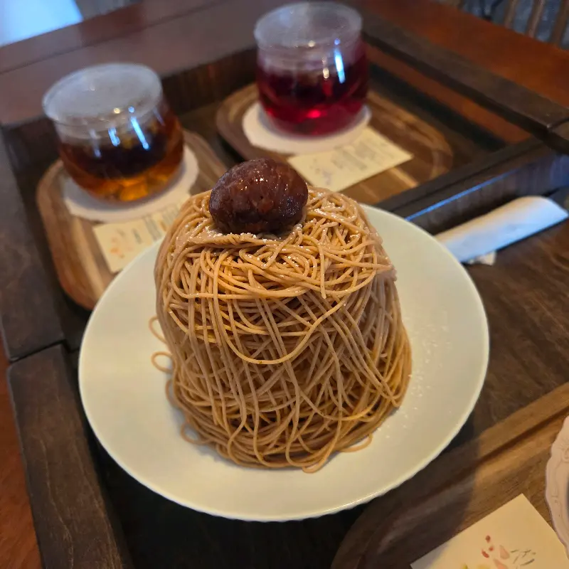 카페 내부 인테리어