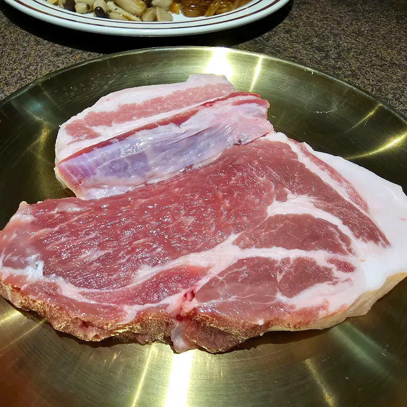 신선한 돼지고기