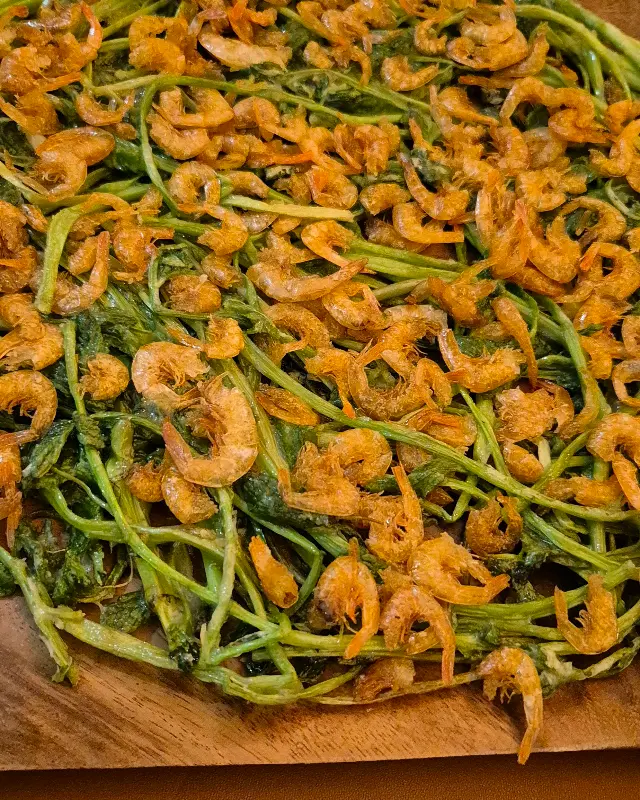 고소한 보리새우 미나리전