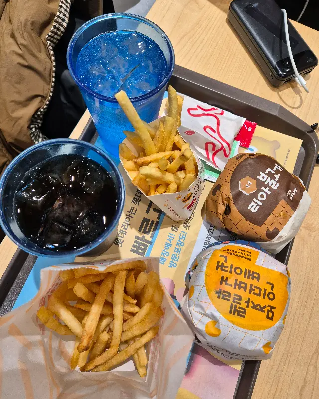 불고기 버거와 콜라, 감자튀김