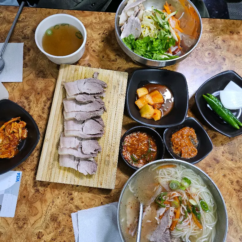 푸짐한 한 상 차림