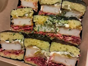 돌아오는 길에 꼭 들러야 할 제주 맛집, 제주시 새우리 김밥 레전드!