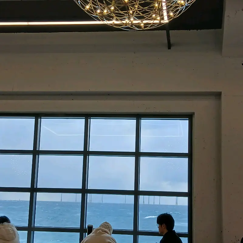 팀블로우 내부에서 바라본 오션뷰