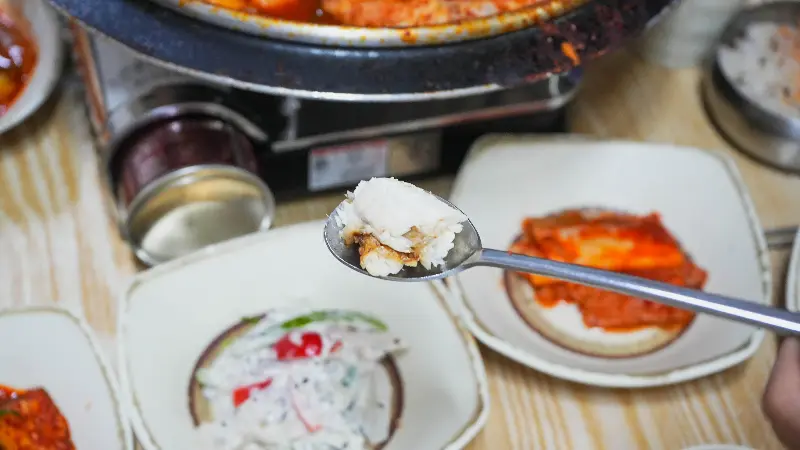 밥 위에 갈치 살