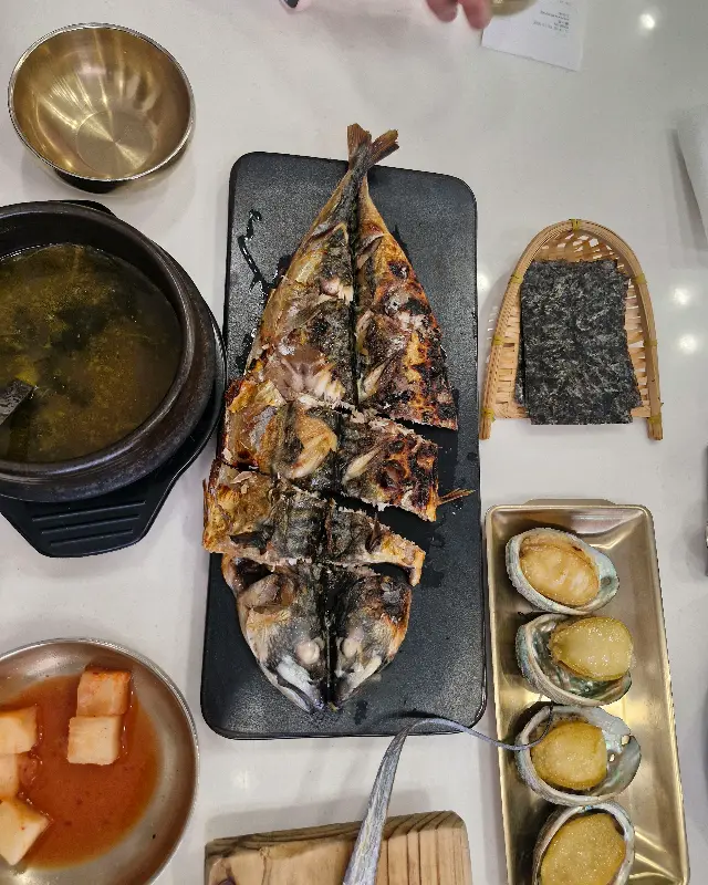 구운 고등어와 전복