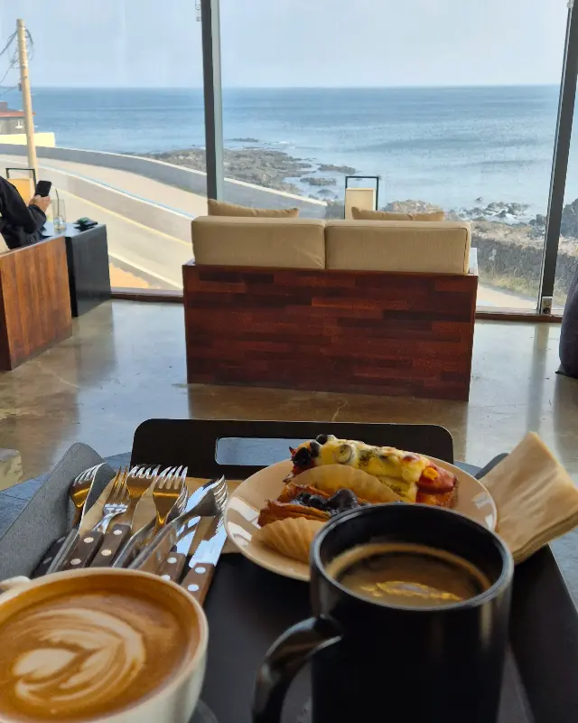 카페 아오오에서 바라본 제주 바다