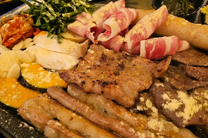 모듬 곱창의 다채로운 구성