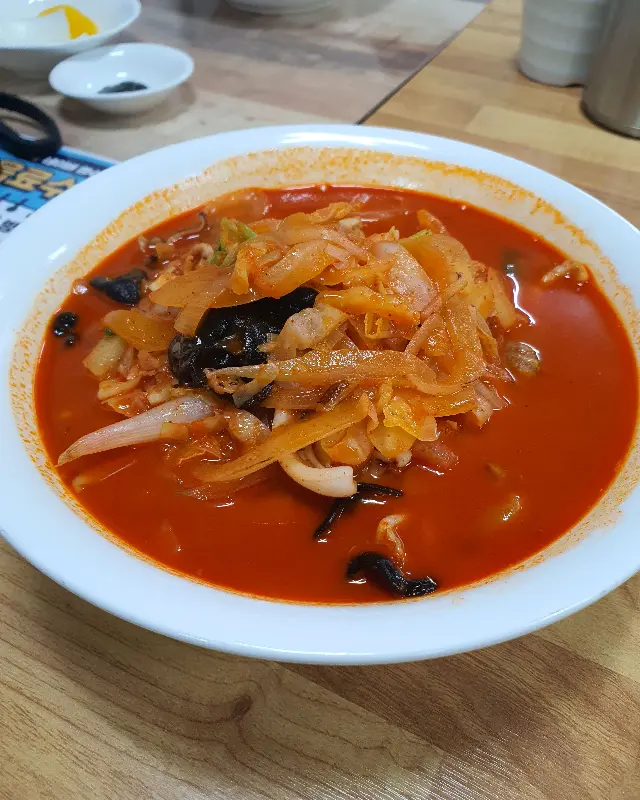 해물이 가득한 짬뽕