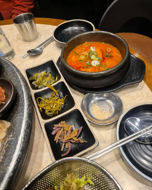 김치찌개와 밑반찬