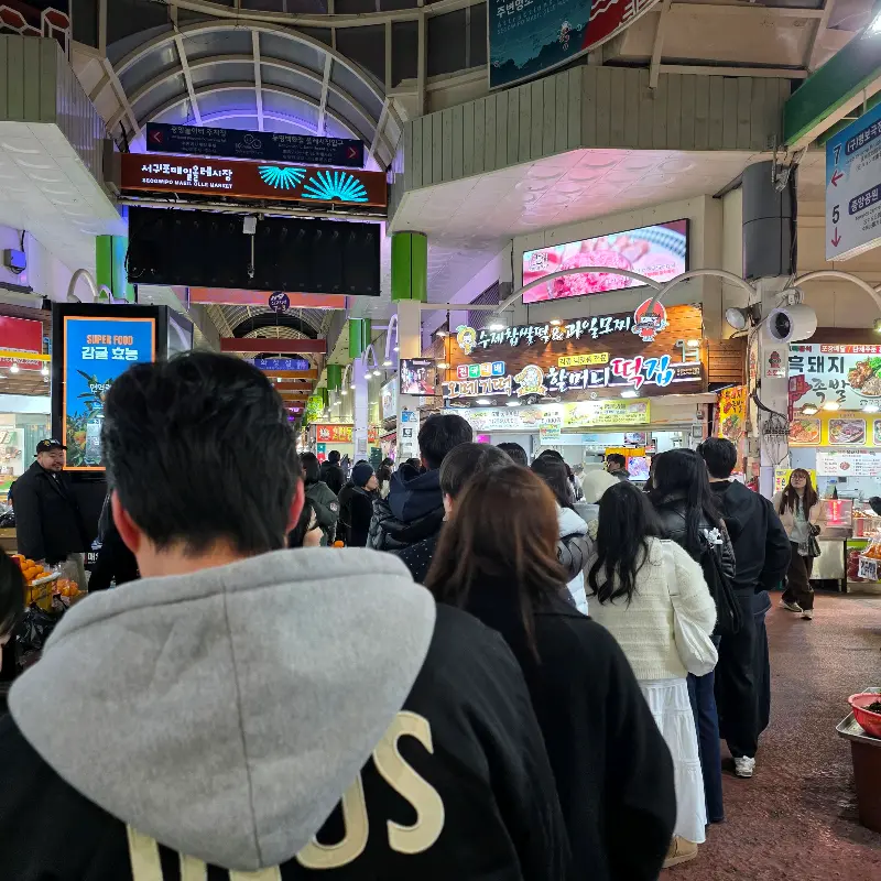 끊임없이 이어지는 웨이팅 줄