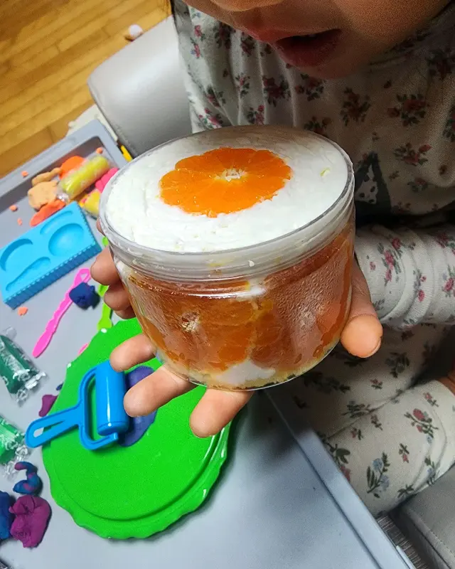 귤 떠먹케이크 근접 사진