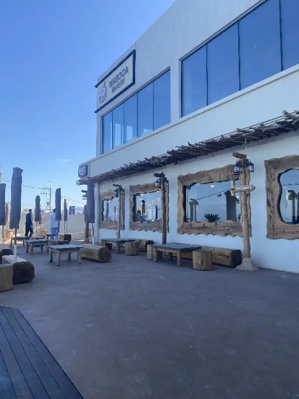 카페 외부 테라스 전경