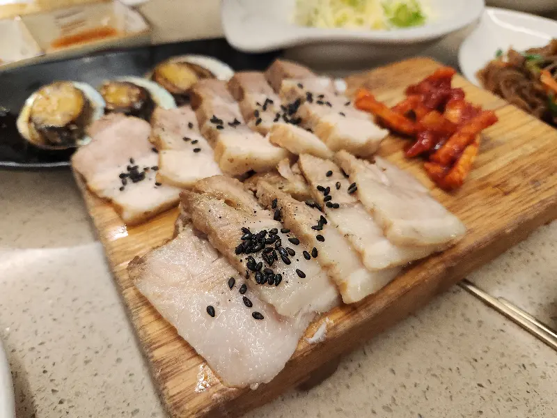 윤기가 흐르는 솥밥