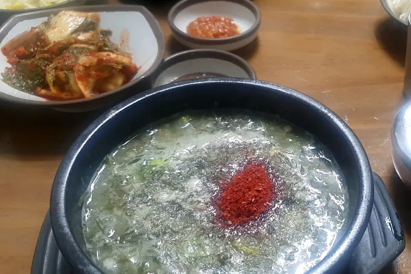 김치와 함께 먹는 몸국
